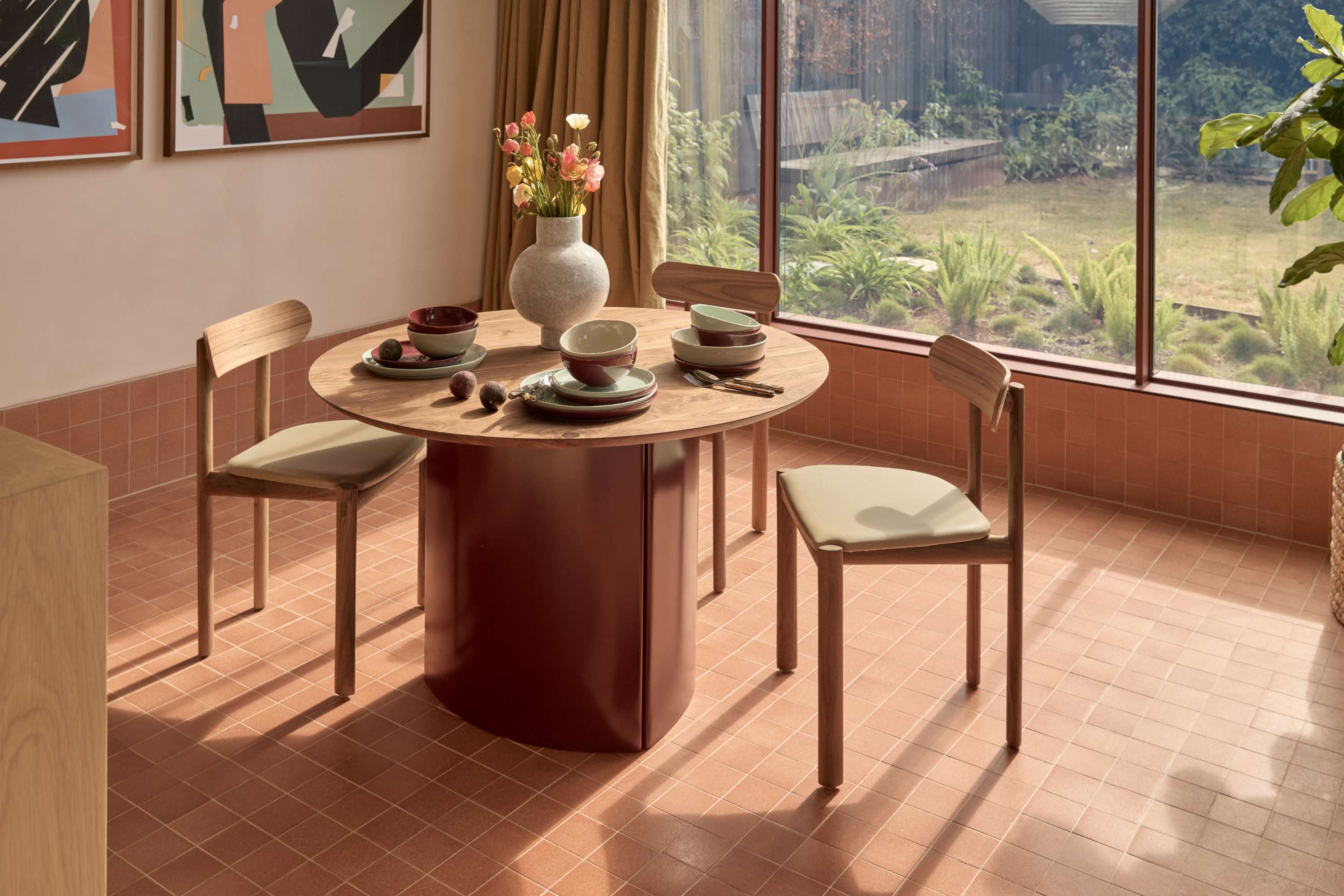 Jardan Soren Table Clarat Walnut Rye Chair 3