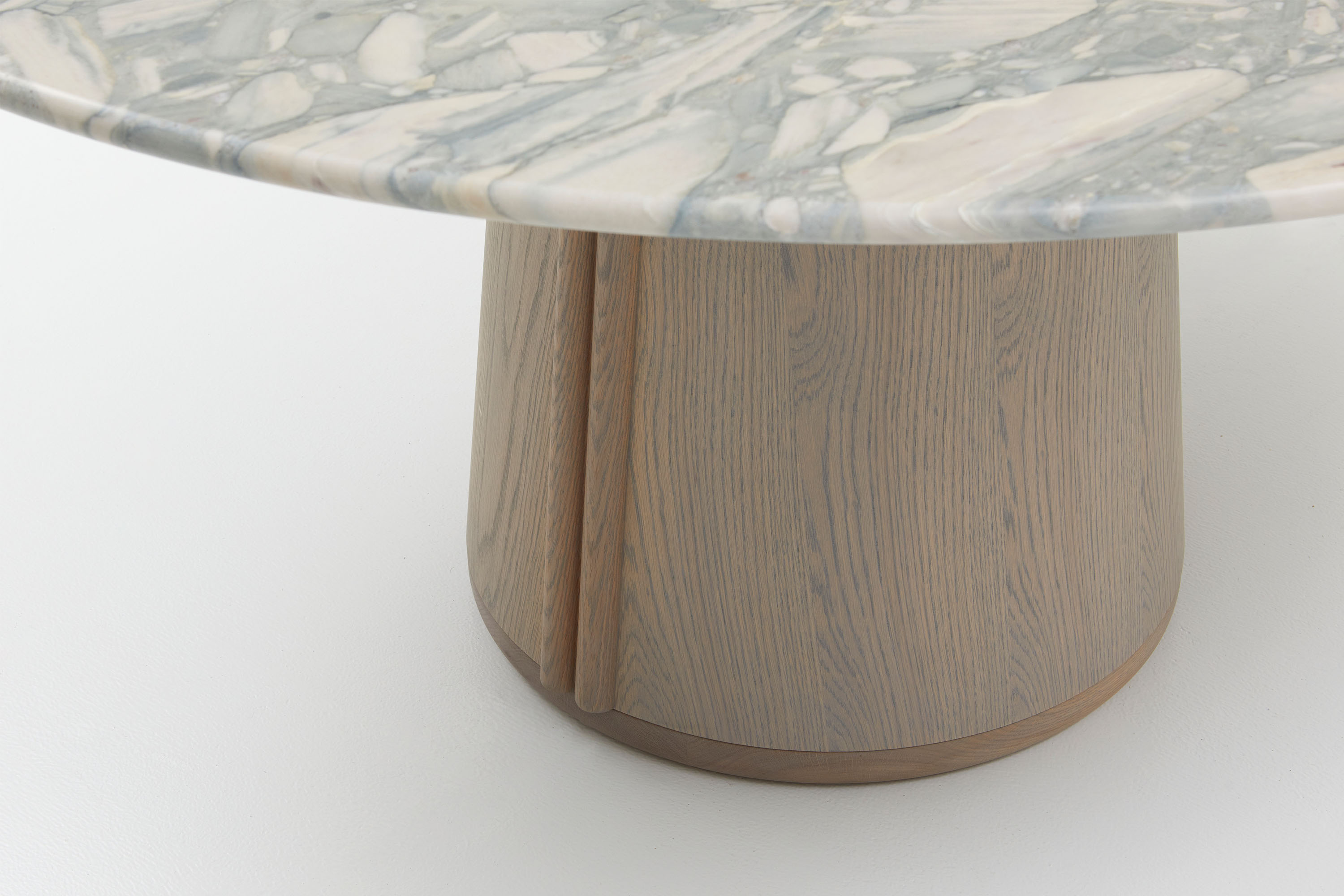 Jardan Inez DiningTable Round150 OakBaseAsh OkaVeneerPedestalAsh CicalaTop 4