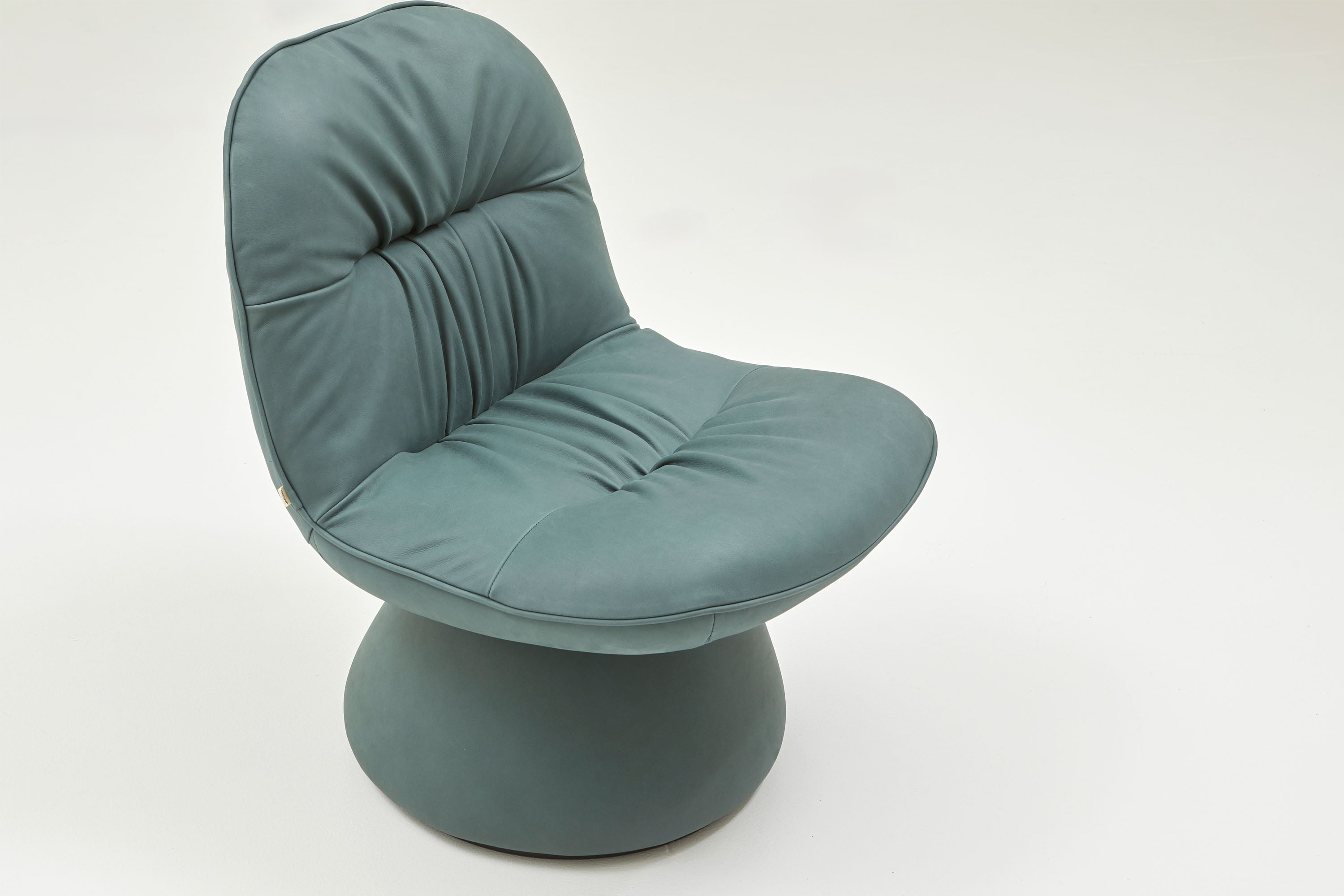 Jardan Wes Armchair ReturnSwivelBase JardanTaureauLeatherValley 5