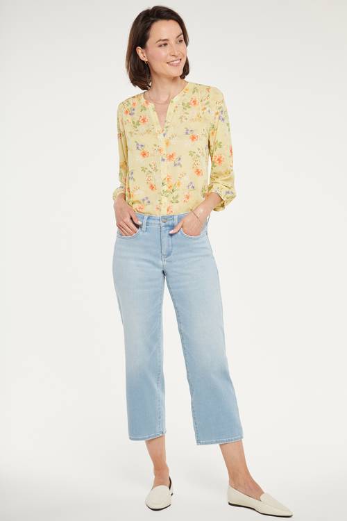 Women's Petite Pull-On Jeans carousel image 