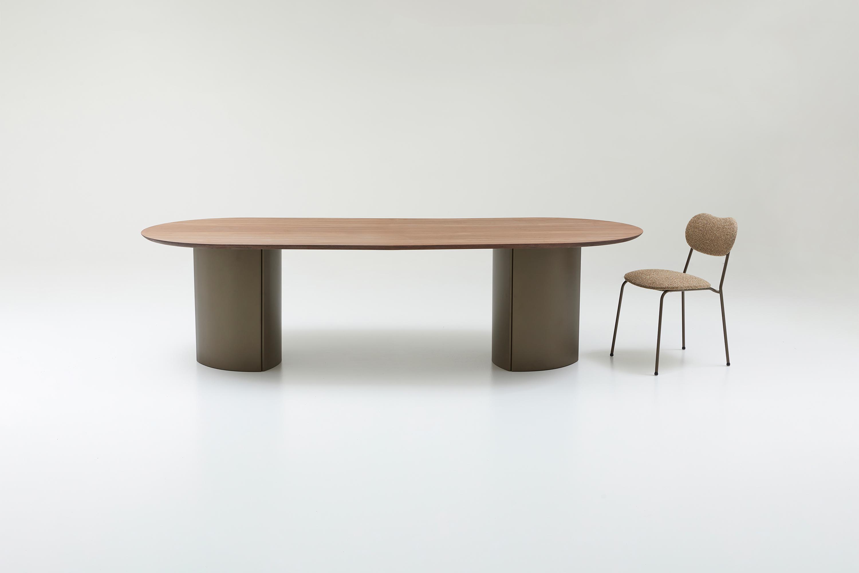 Jardan Soren Dining Table Bronze Walnut Kai Chair Driftwood Bronze 05