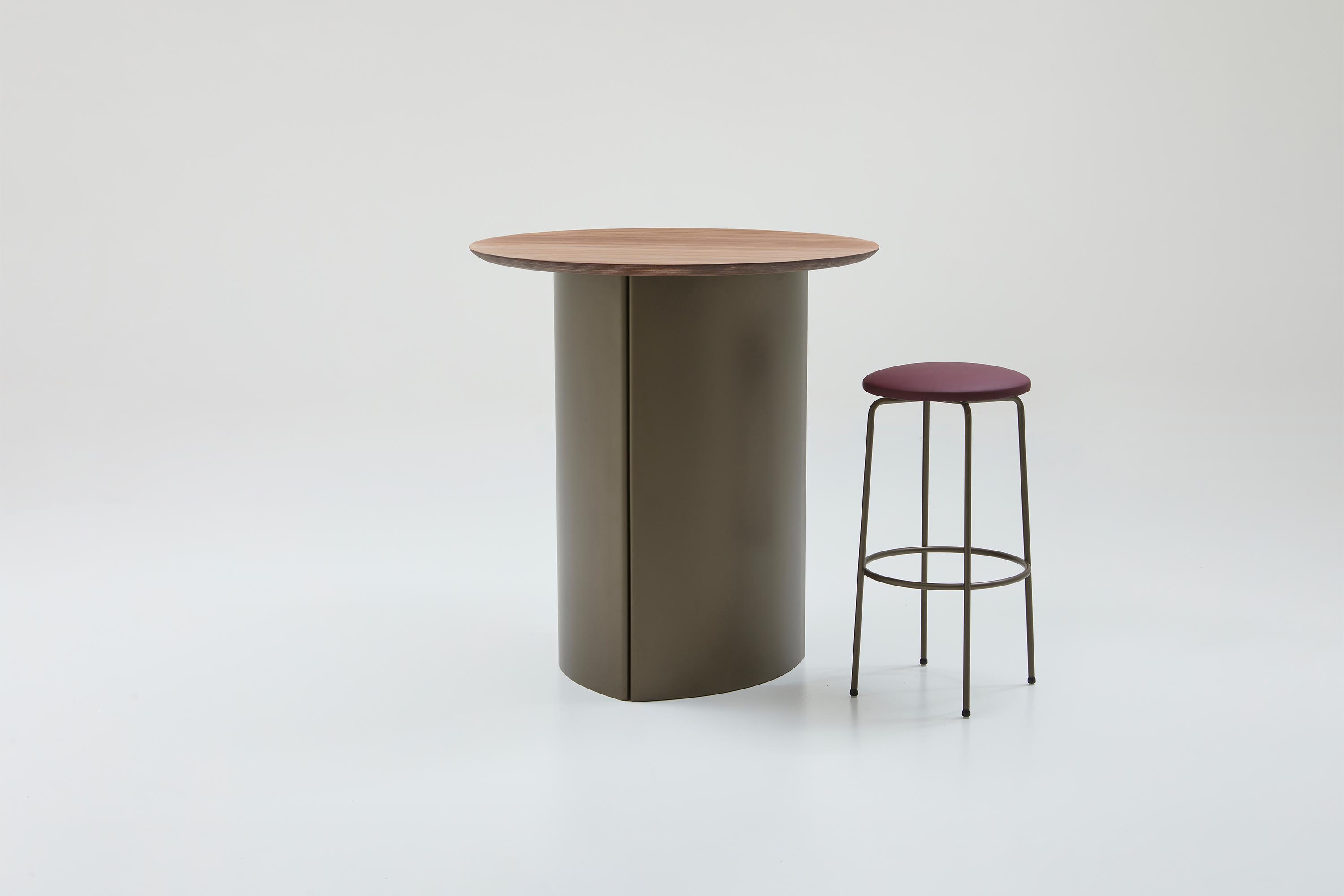 Jardan Soren Table Bronze Walnut Kai Stool Mahogany Bronze 09