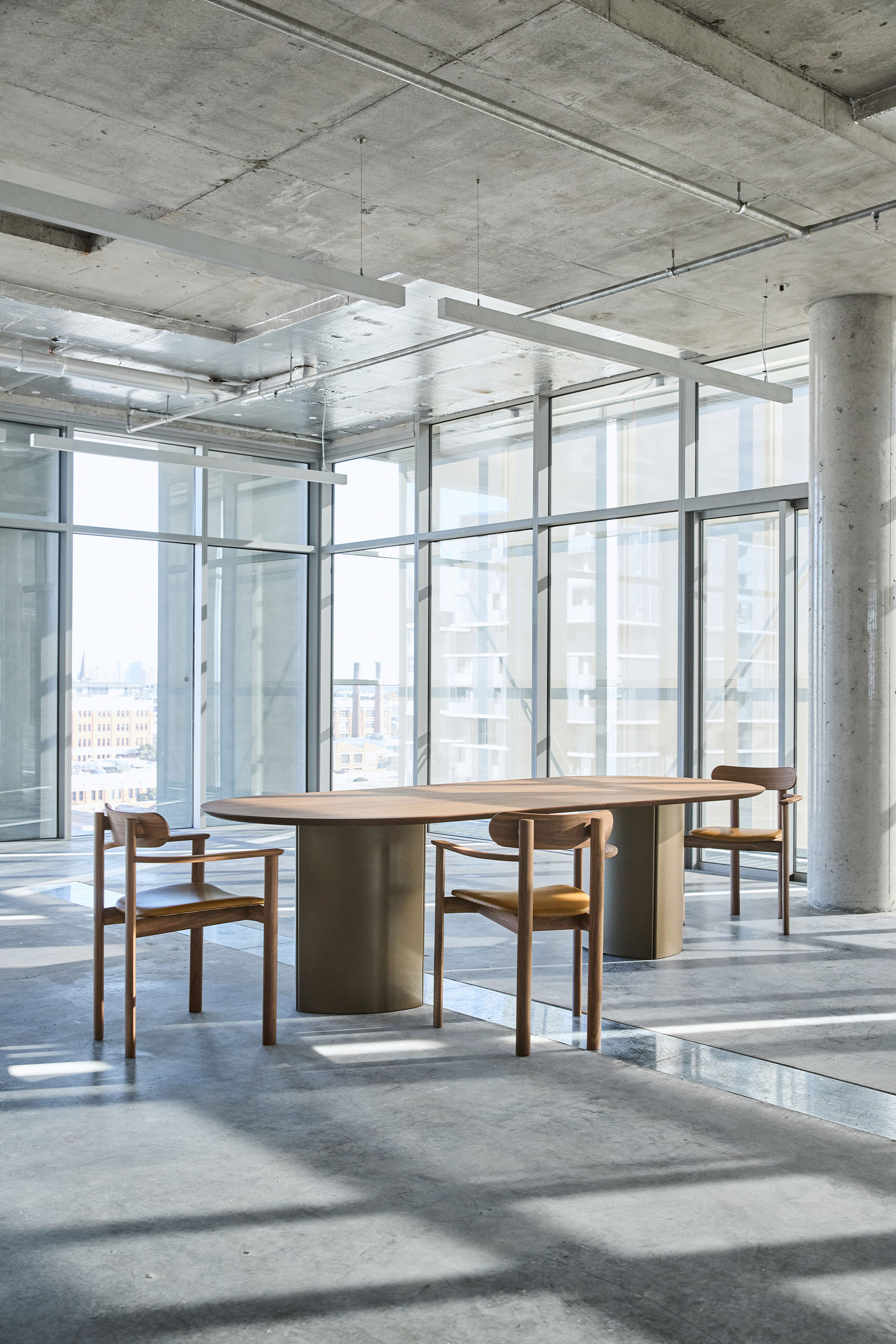 Jardan Bureau Rye Chair with Arms Walnut Greyson Caramel Soren Boardroom Walnut Bronze 05