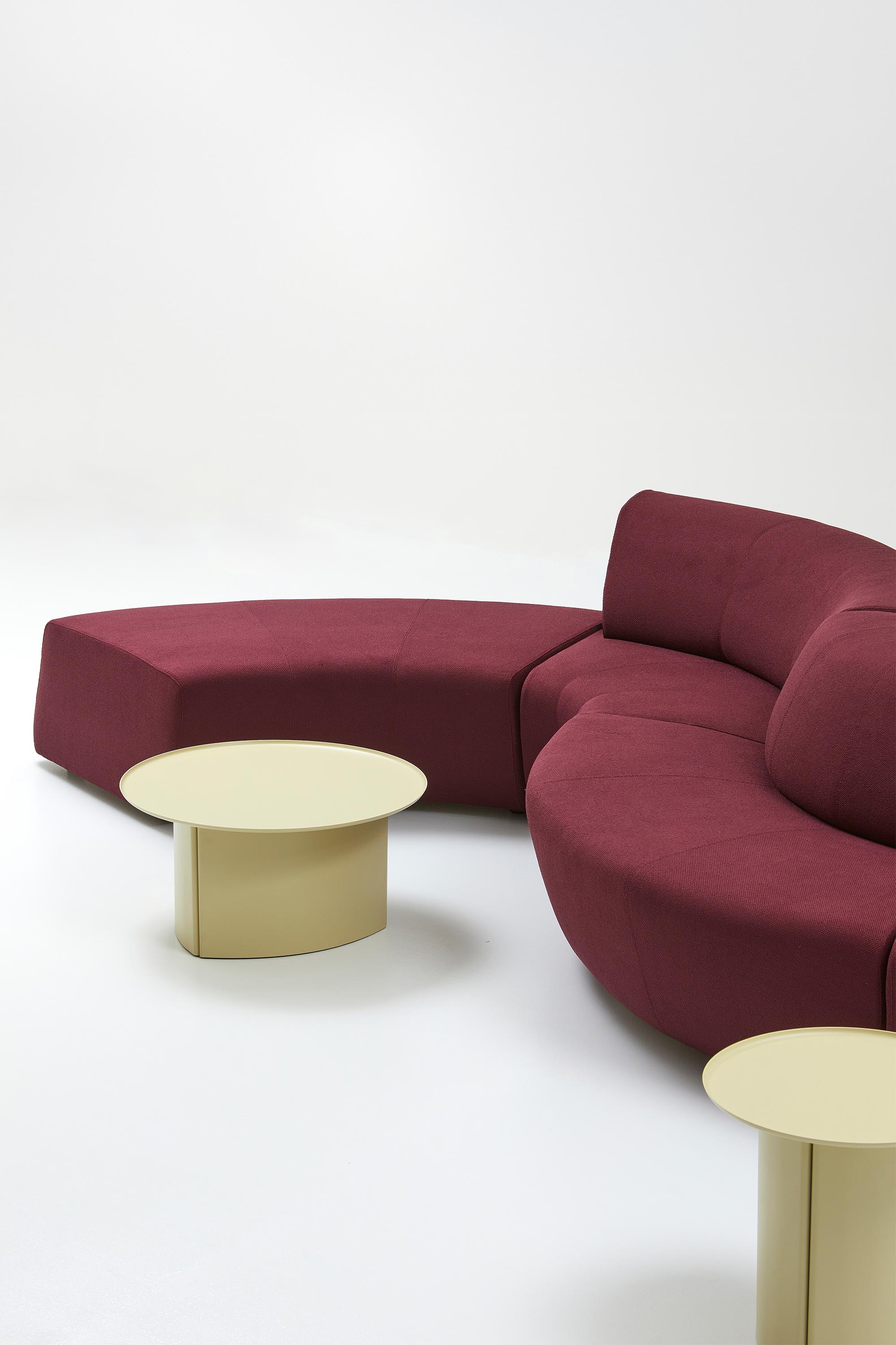 Jardan Paulie Sofa Mahogany Soren Table Dunegrass 03