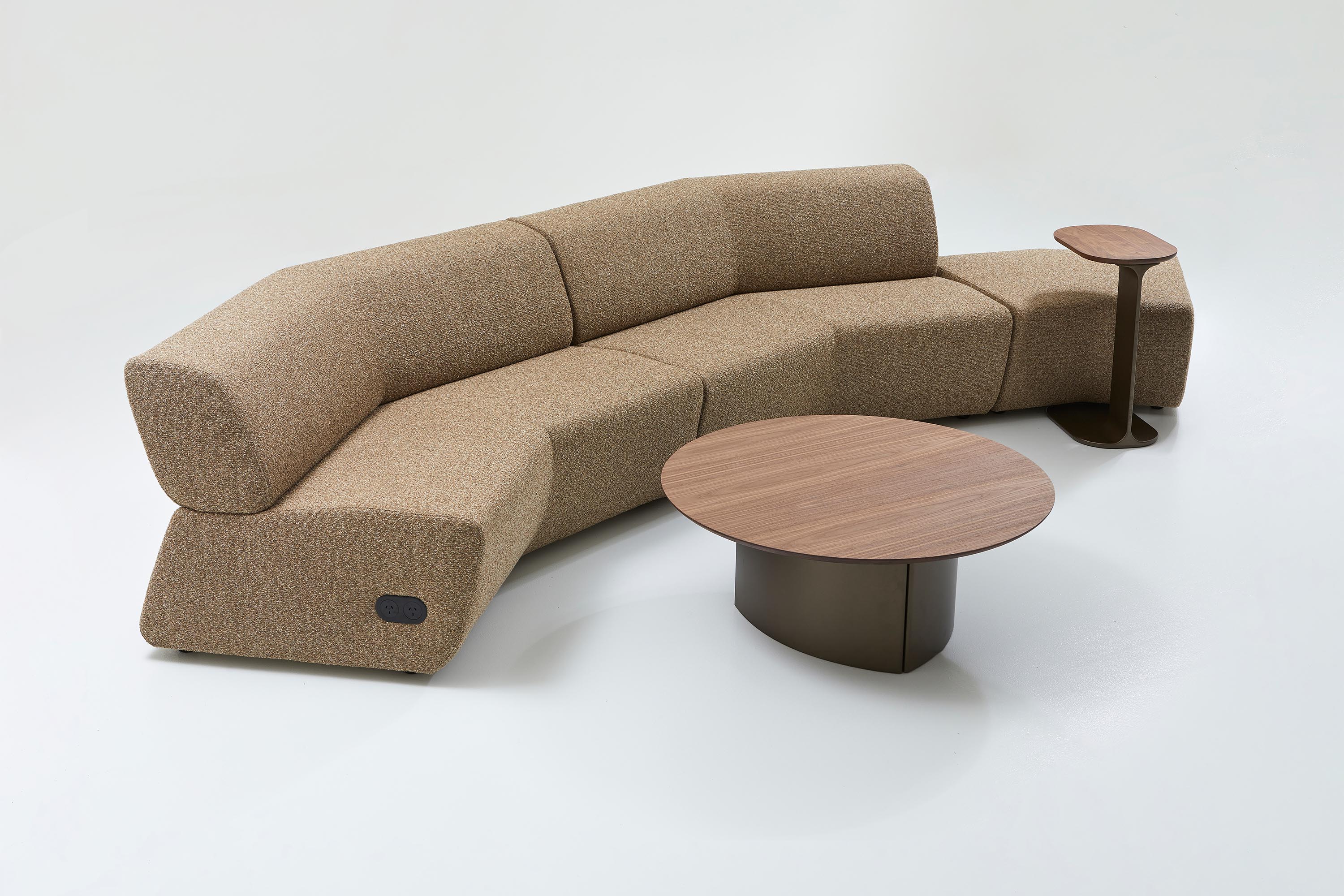 Jardan Paulie Sofa Driftwood Soren Table Bronze Walnut Max SideTable Bronze Walnut 03