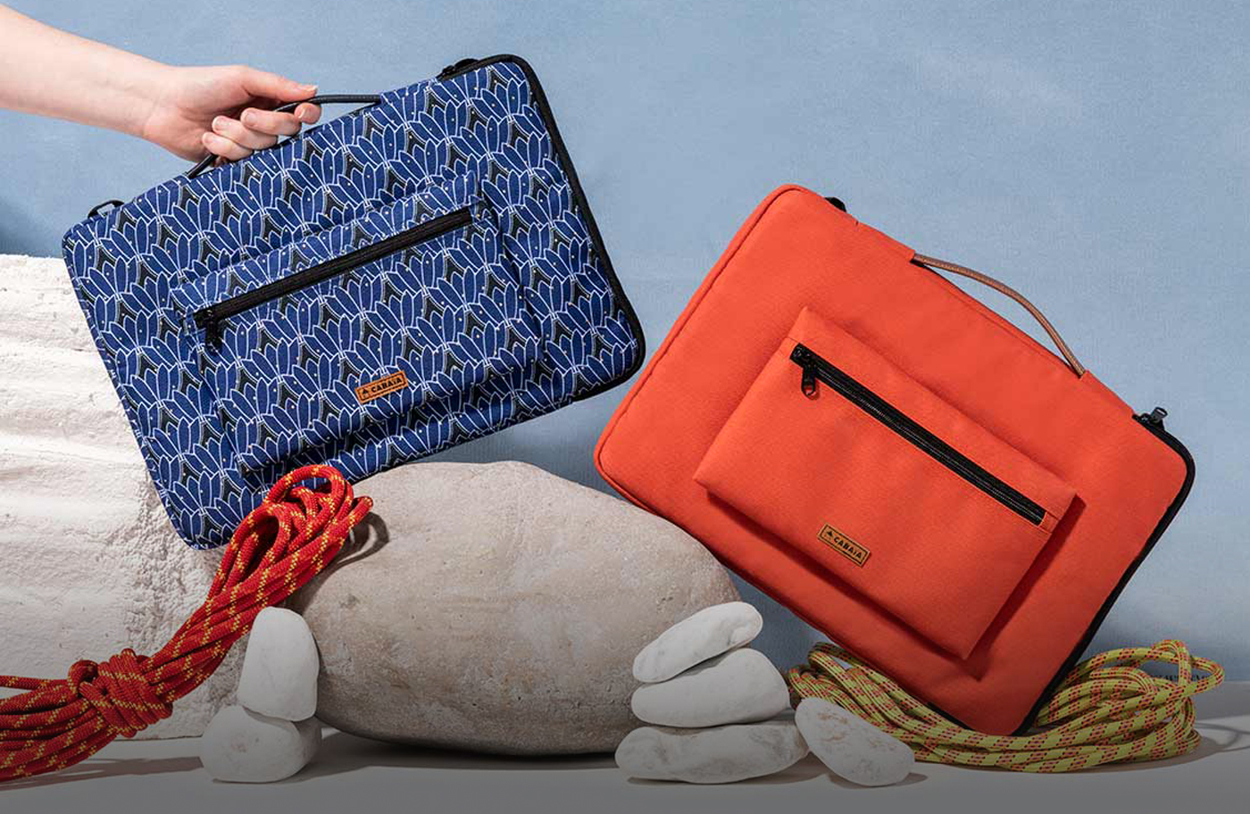 Cabaia Wir produzieren tierversuchsfreie und farbenfrohe Mützen, Socken, Rucksäcke und Handtücher für Männer, Frauen und Kinder. Unsere Accessoires haben alle ihre eigene Genialität zu entdecken.