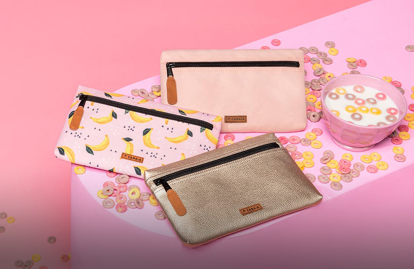 Cabaia Wir produzieren tierversuchsfreie und farbenfrohe Mützen, Socken, Rucksäcke und Handtücher für Männer, Frauen und Kinder. Unsere Accessoires haben alle ihre eigene Genialität zu entdecken.