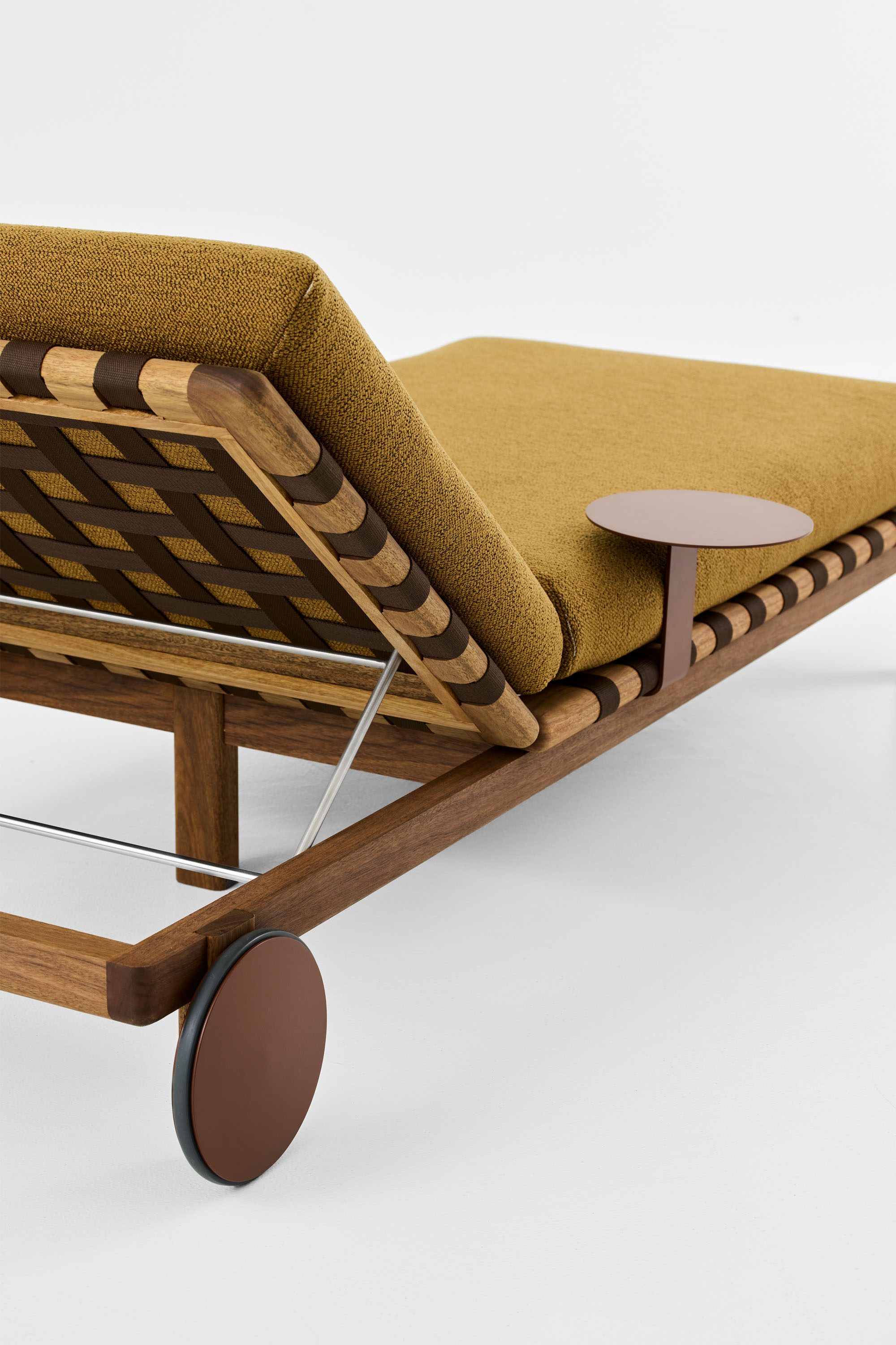 Jardan Outdoor Cecil Sunlounger SideTable 2