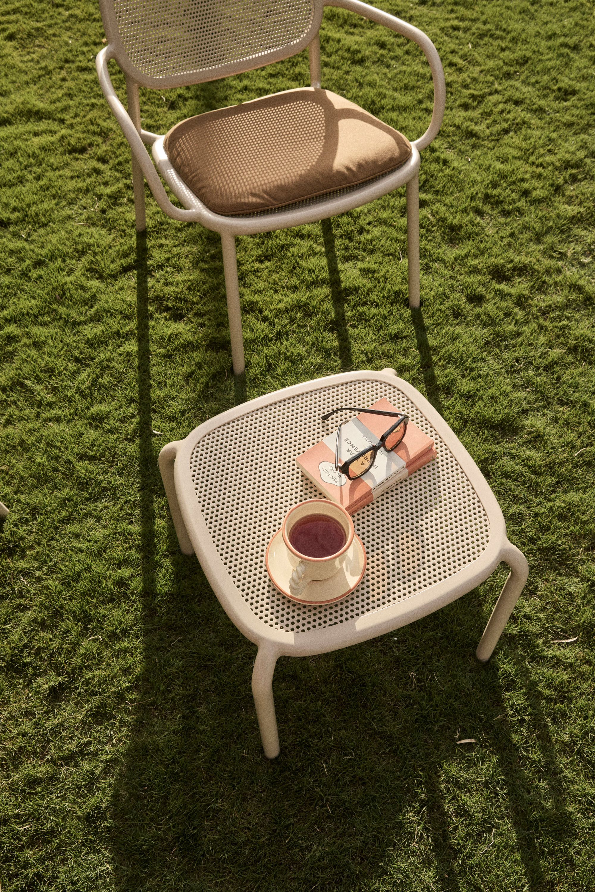 Jardan Outdoor Nilo Chair Lounge Table 2
