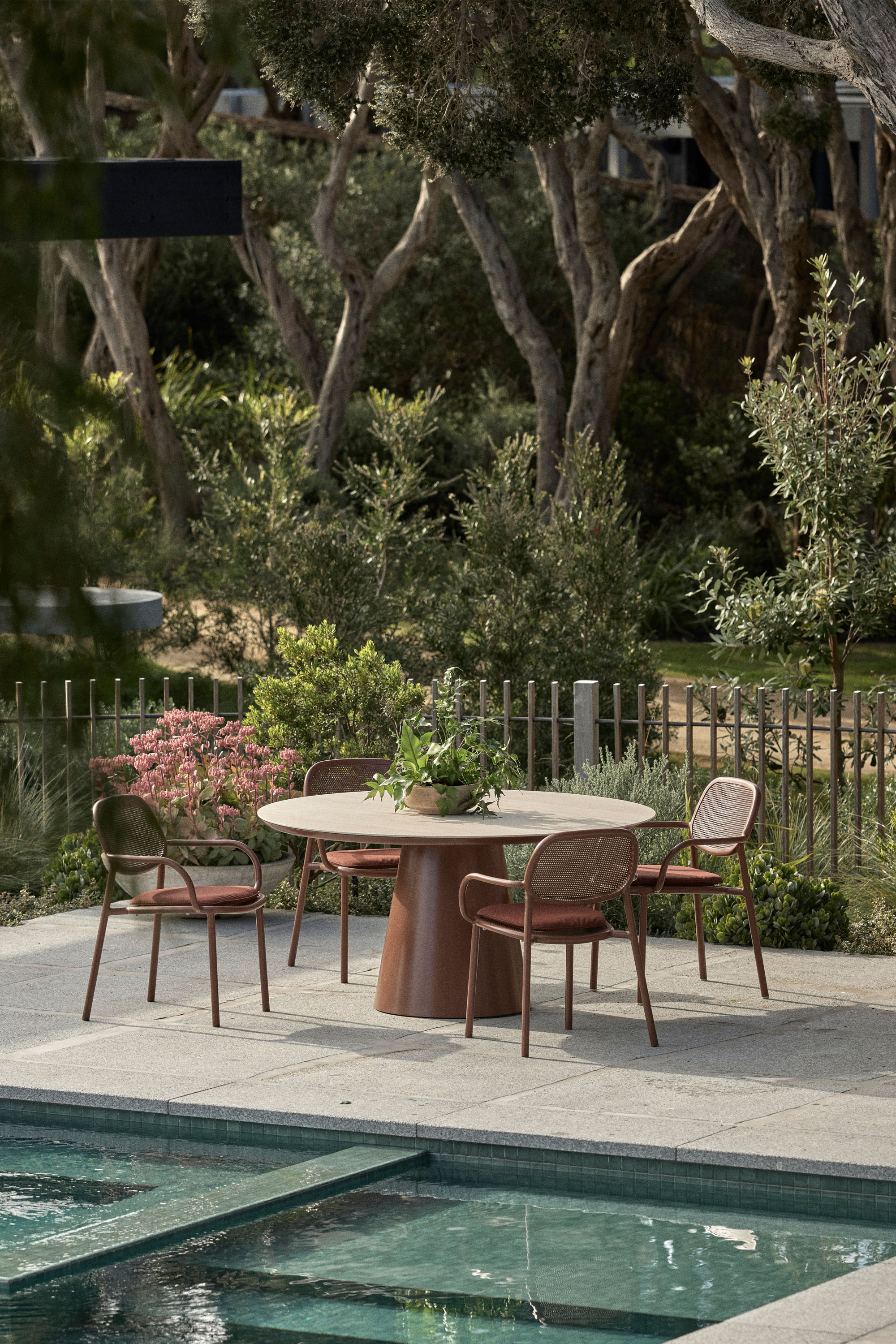 Jardan Outdoor Nilo Chair WithArms Elio DiningTable 1