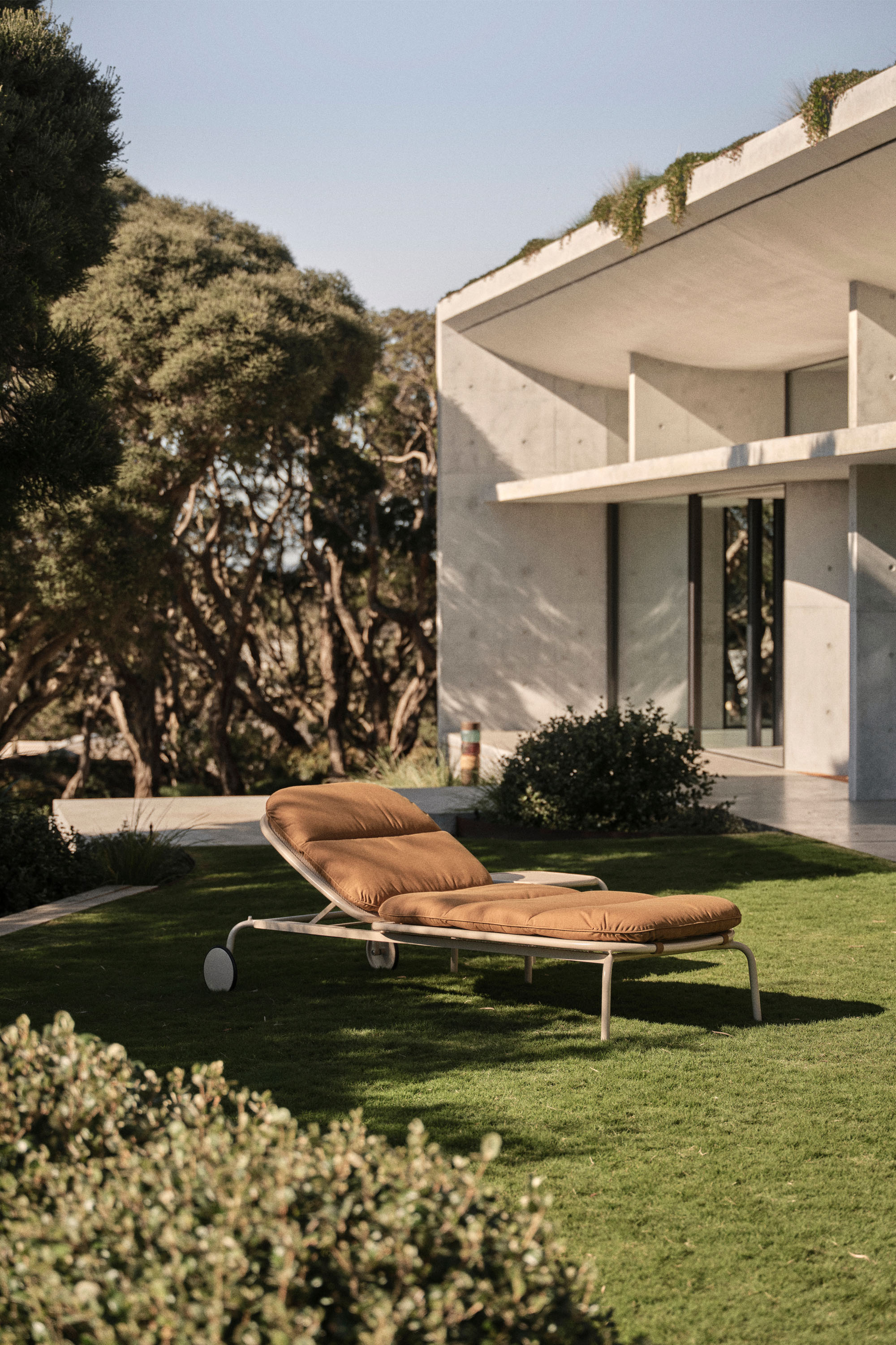 Jardan Outdoor Nilo Sunlounger 1