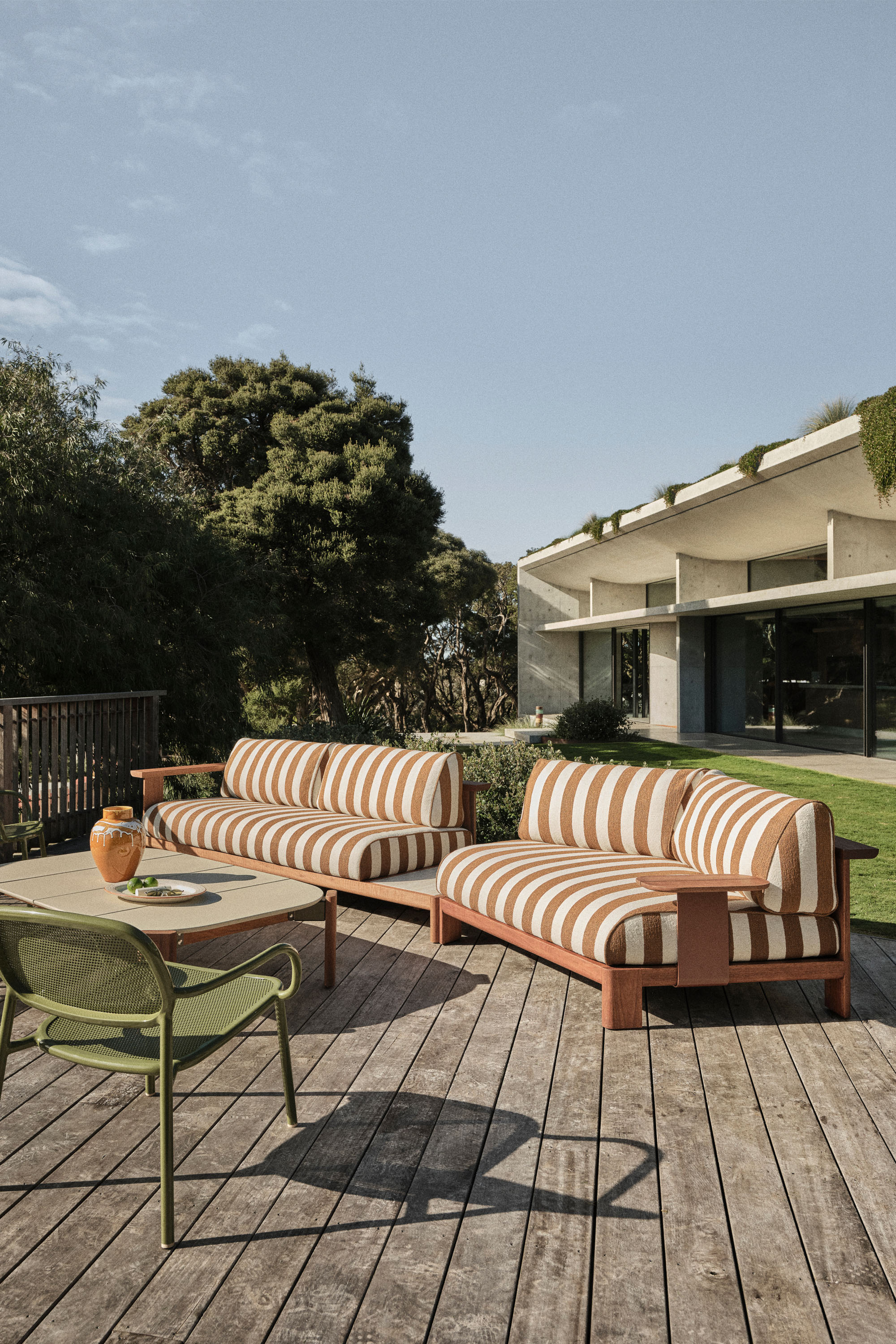 Jardan Outdoor Cosmo Sofa Modular Clem CoffeeTable Nilo Chair WithArms 2