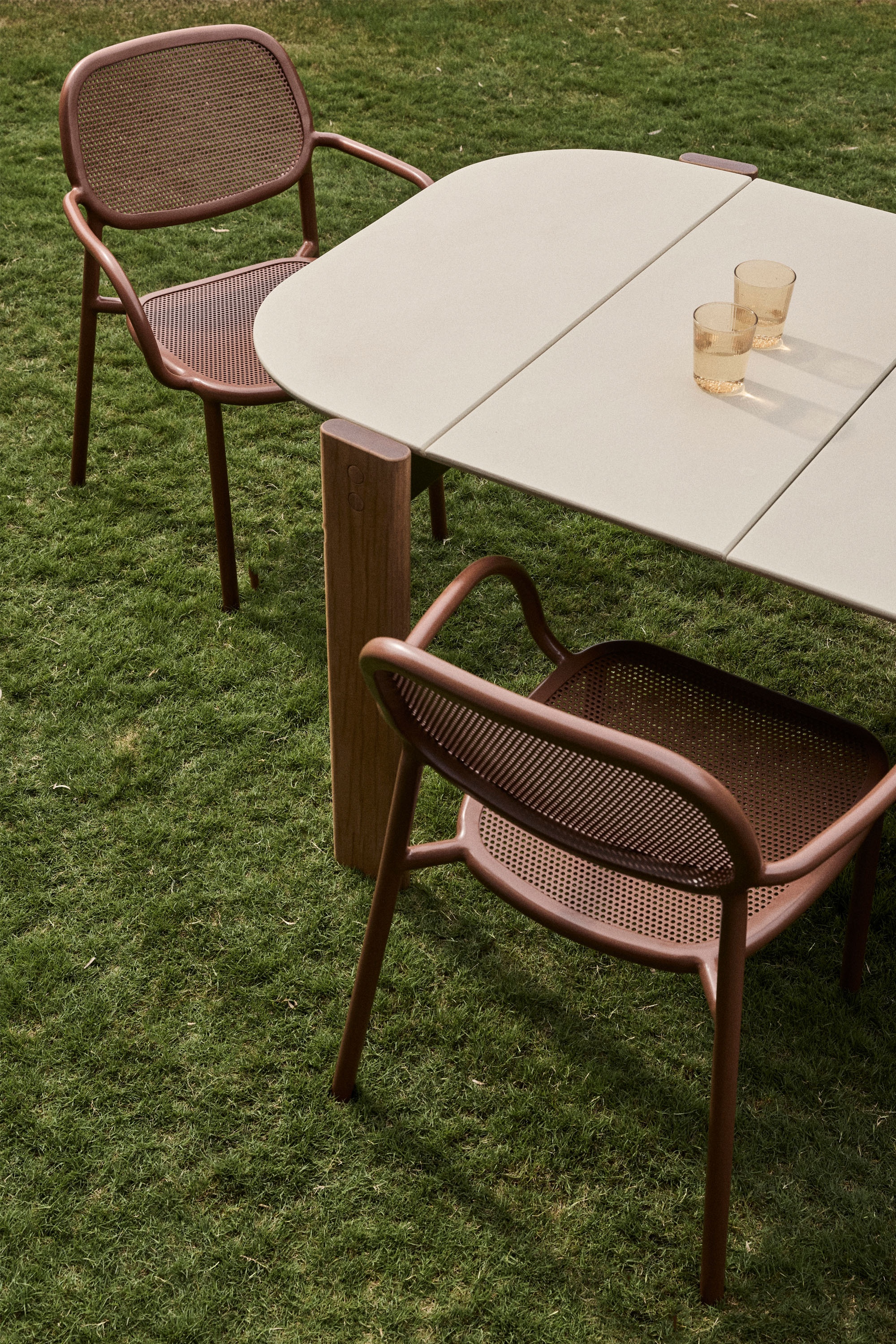 Jardan Outdoor Clem DiningTable Nilo Chair WithArms 7