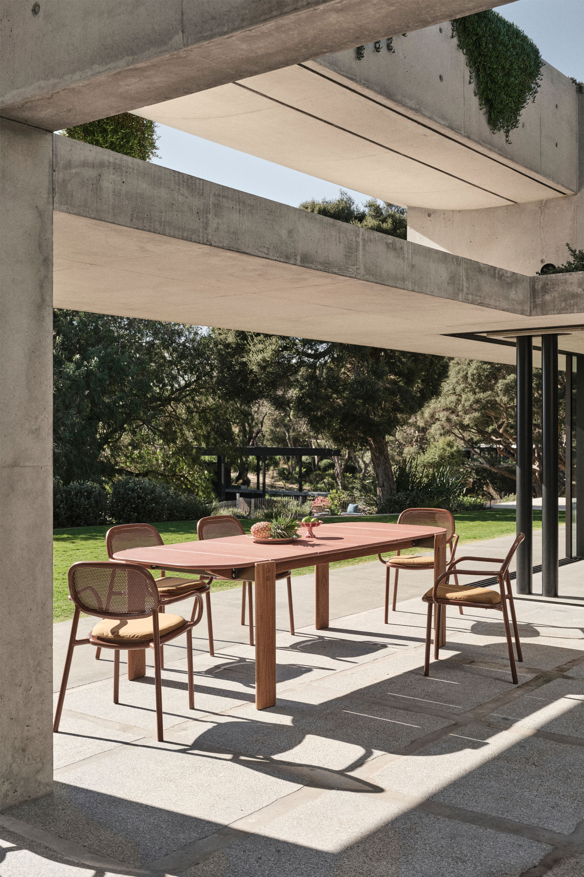 Jardan Outdoor Clem DiningTable Nilo Chair WithArms 3