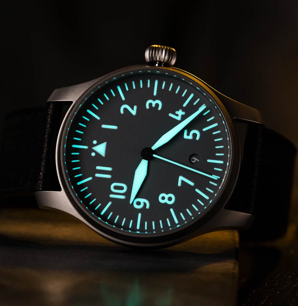 Flieger Verus Grau LE Bold Lume on dial and hands
