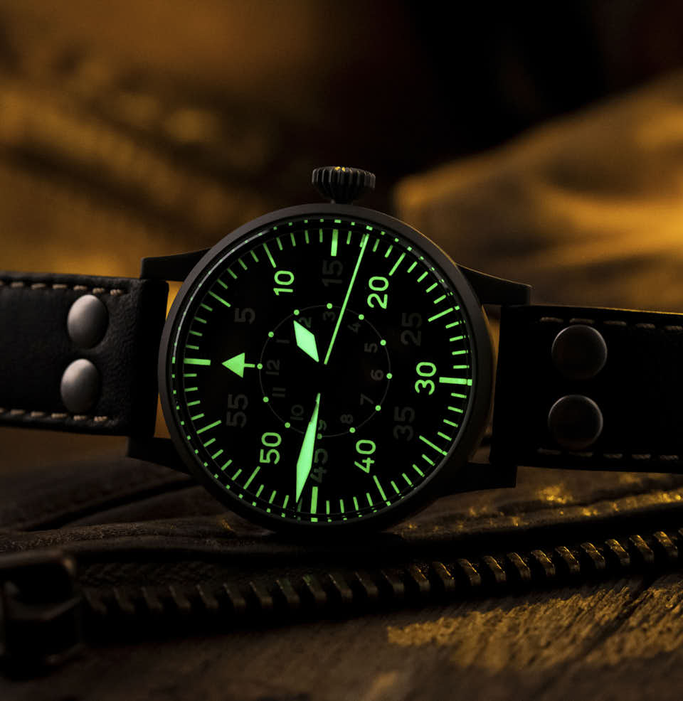 Paderborn Bright lume on dial and hands
