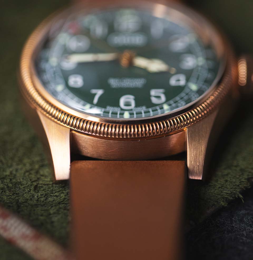 Big Crown Pointer Date Bronze Coin edge bezel