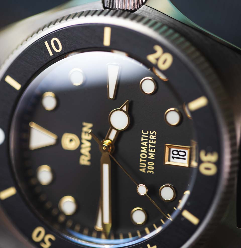 Solitude LE Gorgeous, golden details