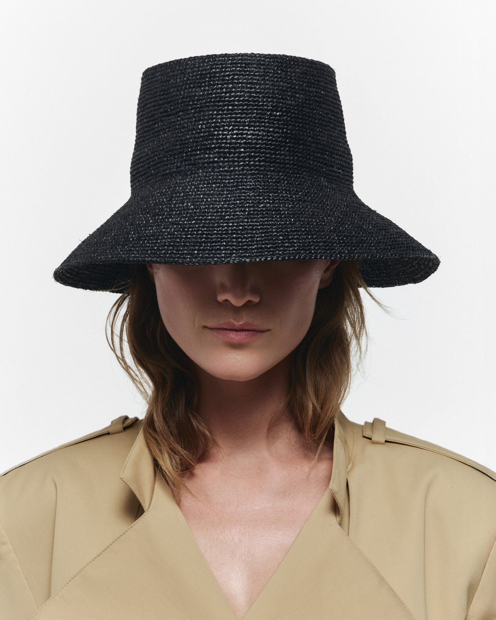 Felix Bucket - Janessa Leoné
