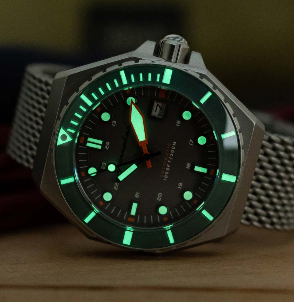 Dumas Lume on dial, hands and bezel