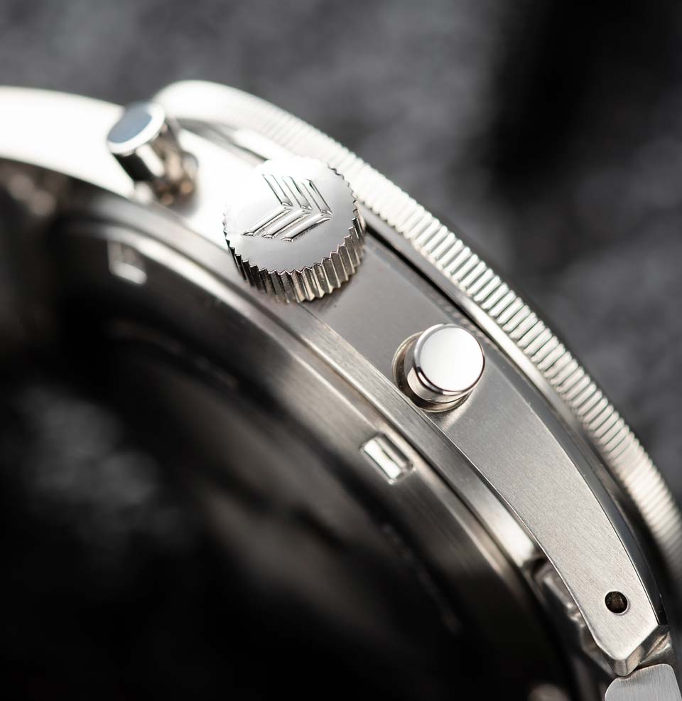 Lorier x Worn & Wound Collaboration Beautifully finished case