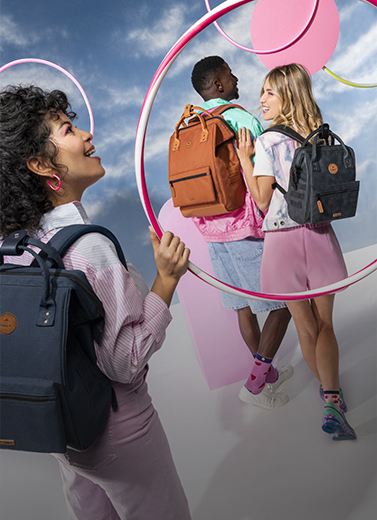 Cabaia Cabaïa réinvente les accessoires et vêtements pour les femmes, hommes et enfants : Bonnets, Sacs, Écharpes, Chaussettes, Serviettes de plage