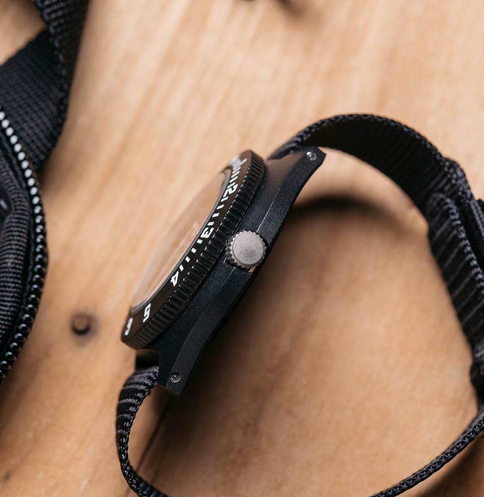 Navigator CONTOURED BLACK COMPOSITE CASE FOR LIGHT AND COMFORTABLE WEAR