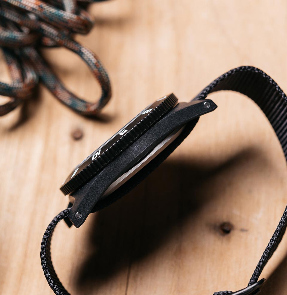 Navigator CONTOURED BLACK COMPOSITE CASE FOR LIGHT AND COMFORTABLE WEAR