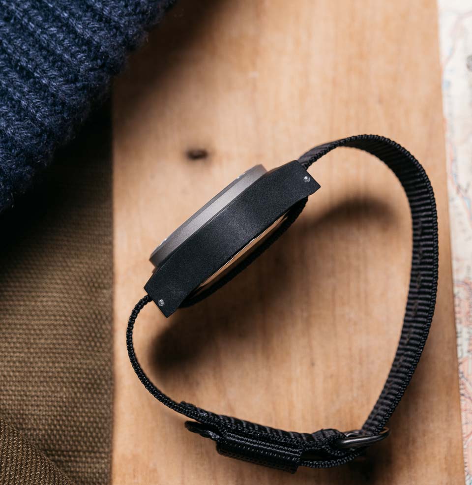 General Purpose Mechanical Black COMPOSITE CASE FOR LIGHT AND COMFORTABLE WEAR