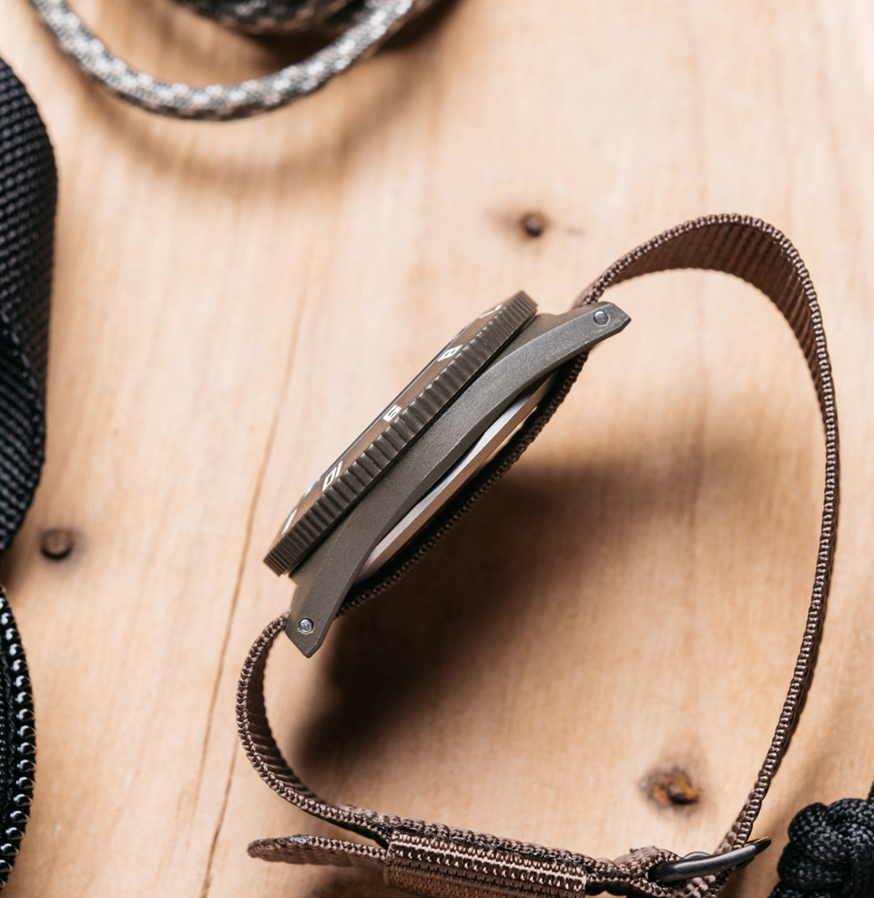 Navigator CONTOURED Sage COMPOSITE CASE FOR LIGHT AND COMFORTABLE WEAR 