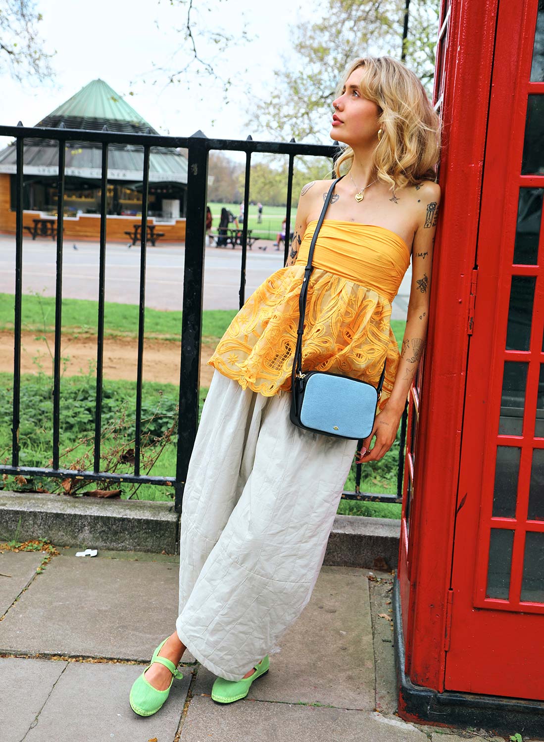 LULU GUINNESS デニム コール クロスボディバッグ Denim Cole Crossbody Bag | Designer Crossbody Bags | Lulu