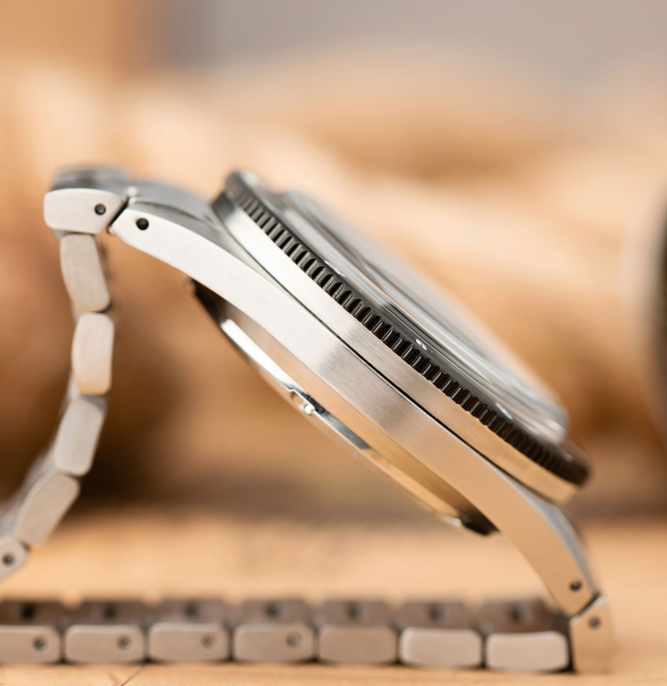 Superman Maxi Dial LE Fully brushed case