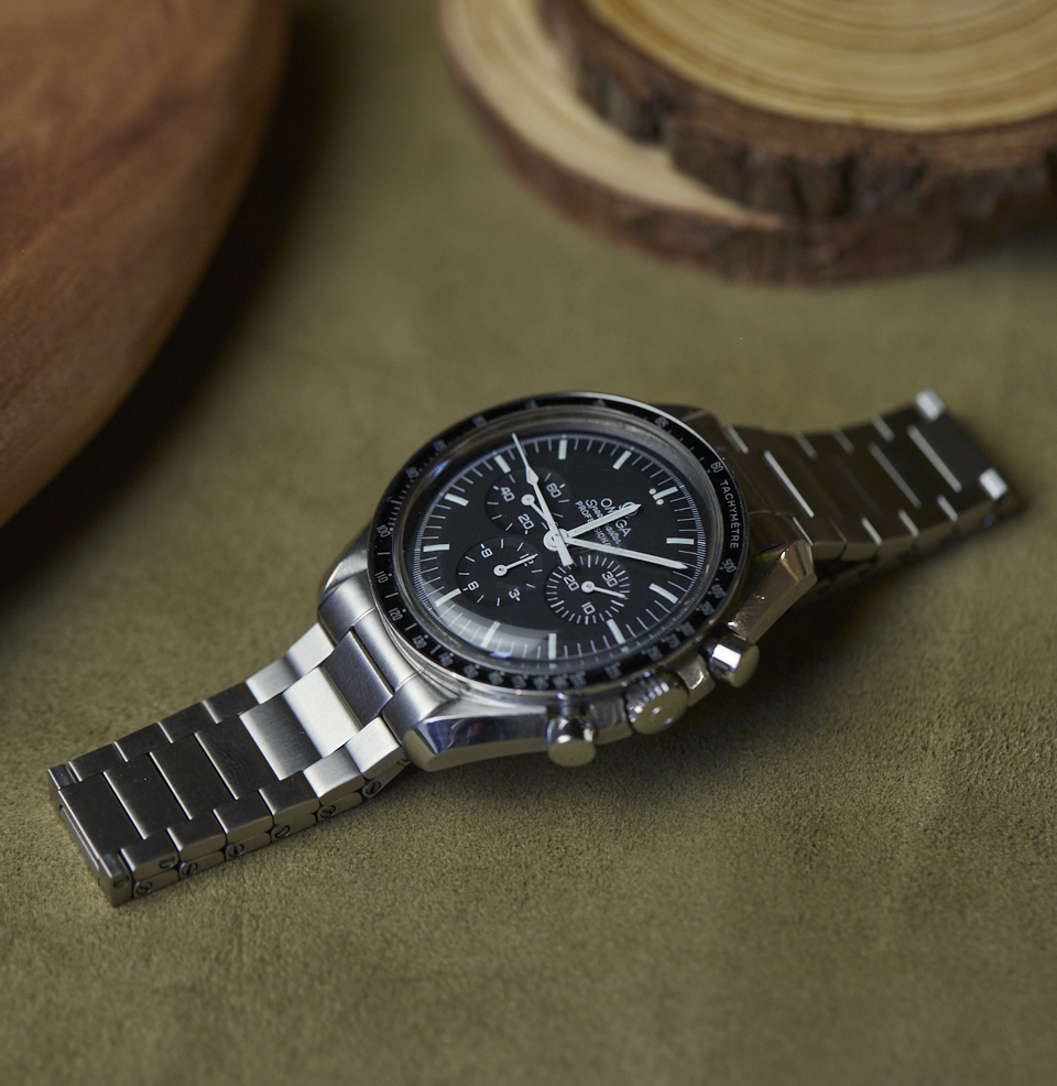 The Flat Link Bracelet Change up your Speedmaster’s look
