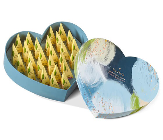 Keepsake Heart of 26 pyramid tea infusers, lid open