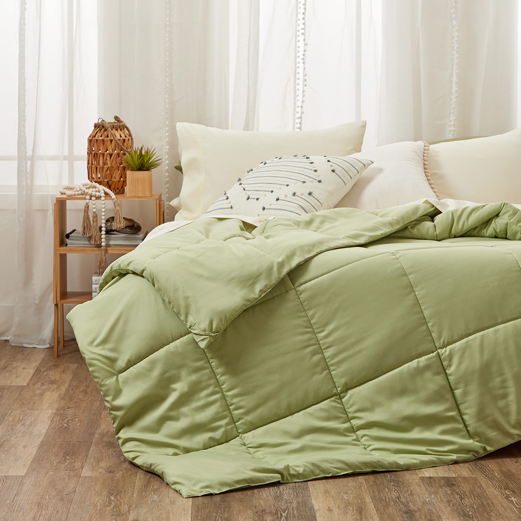 Winter Weight Wool Comforter: Eco-Friendly Down Replacement