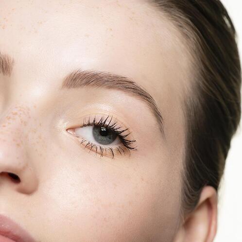 Black Volcanic Minerals Lengthening Mascara Thumbnail 4