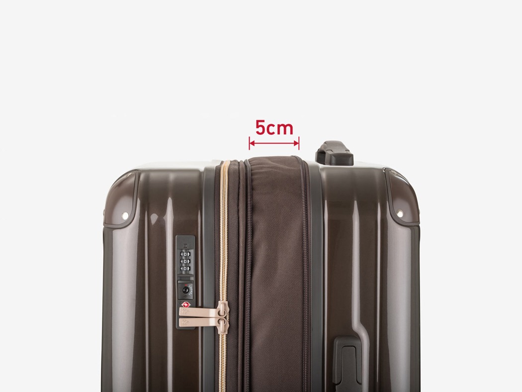 光沢感のある洗練されたボディで旅を軽やかに、スーツケース「5529