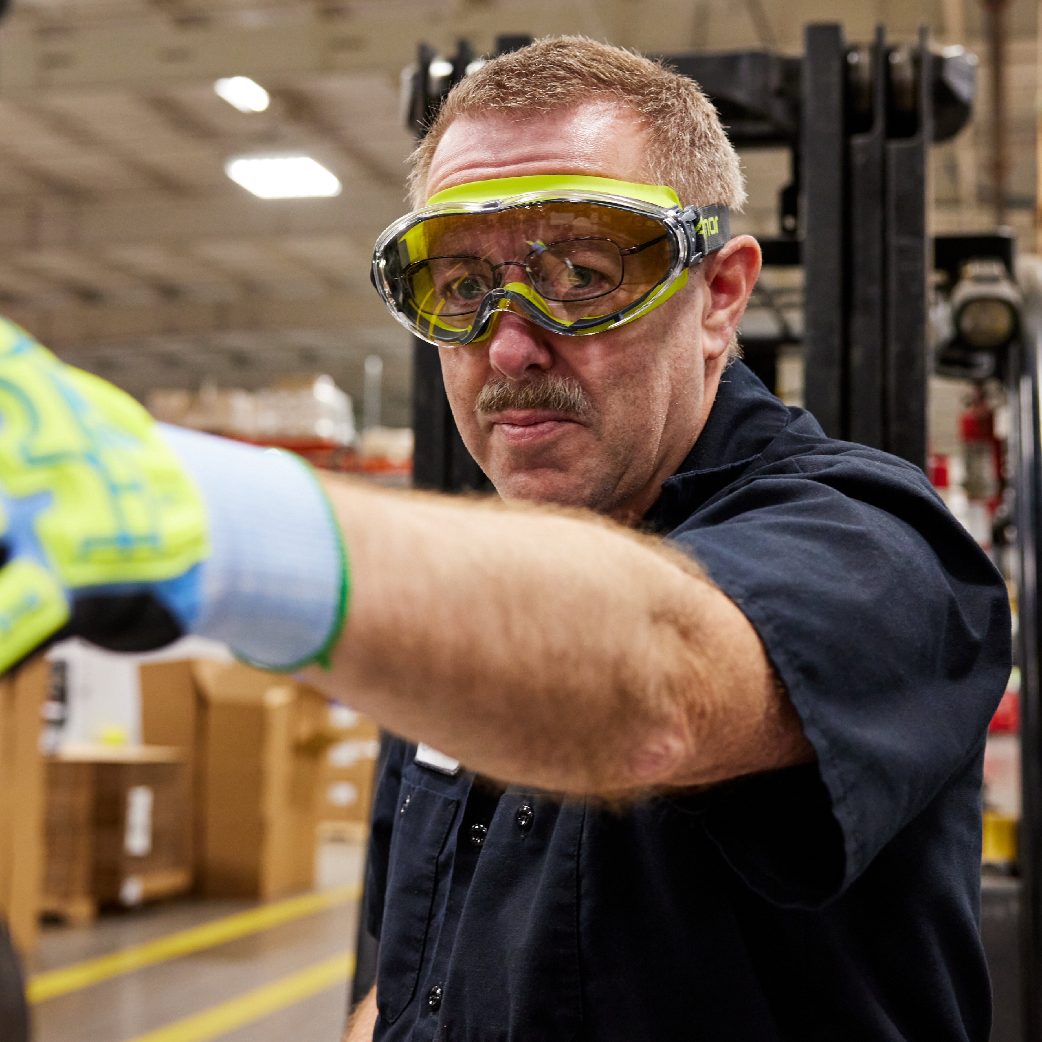 YOUR TRADITIONAL STYLE SAFETY GLASSES