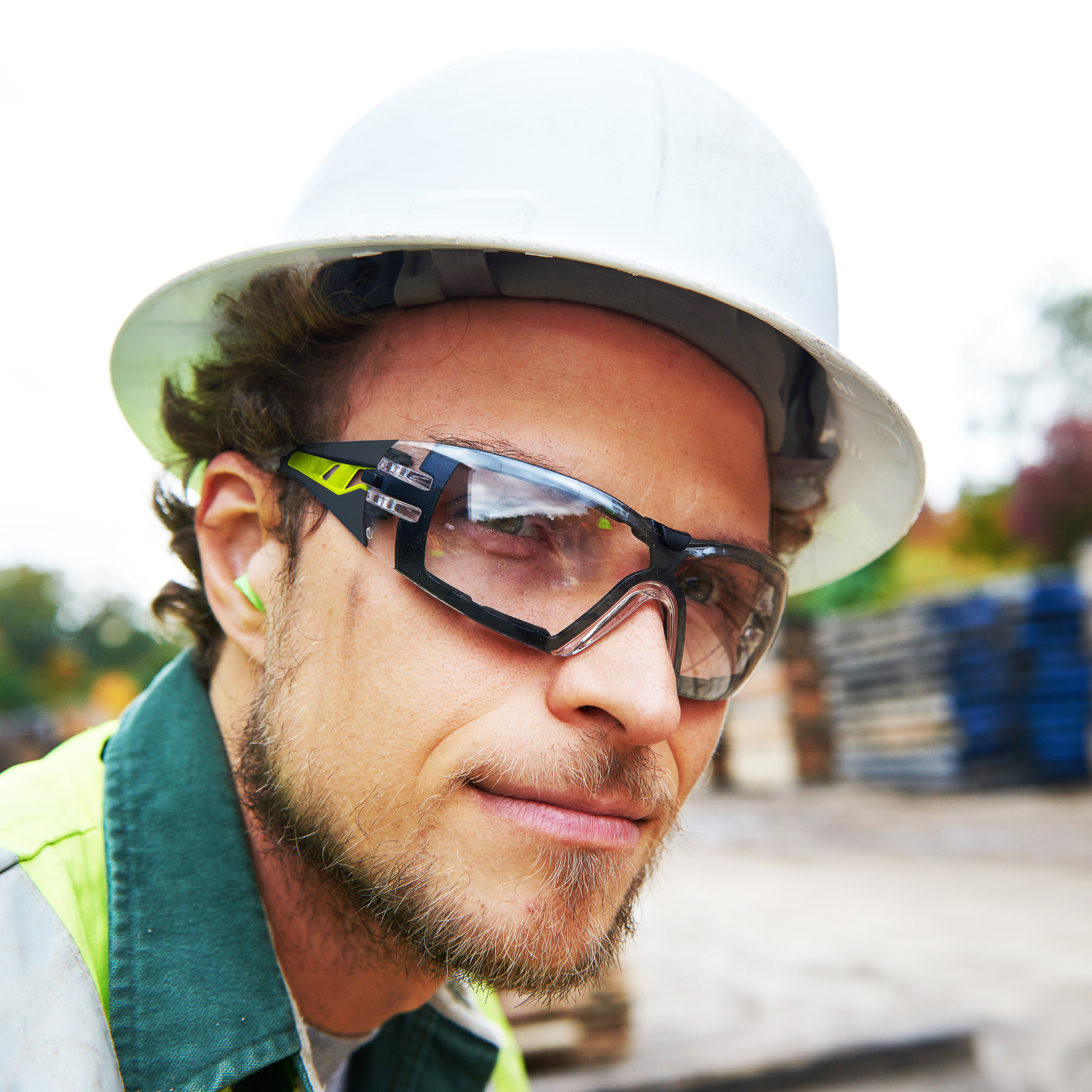 MAKE FOGGING AND SCRATCHING A DISTANT MEMORY