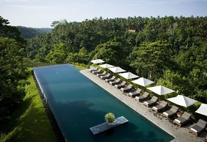 The Alila resort in Bali embeds local culture and the connection with nature in the design experience. 