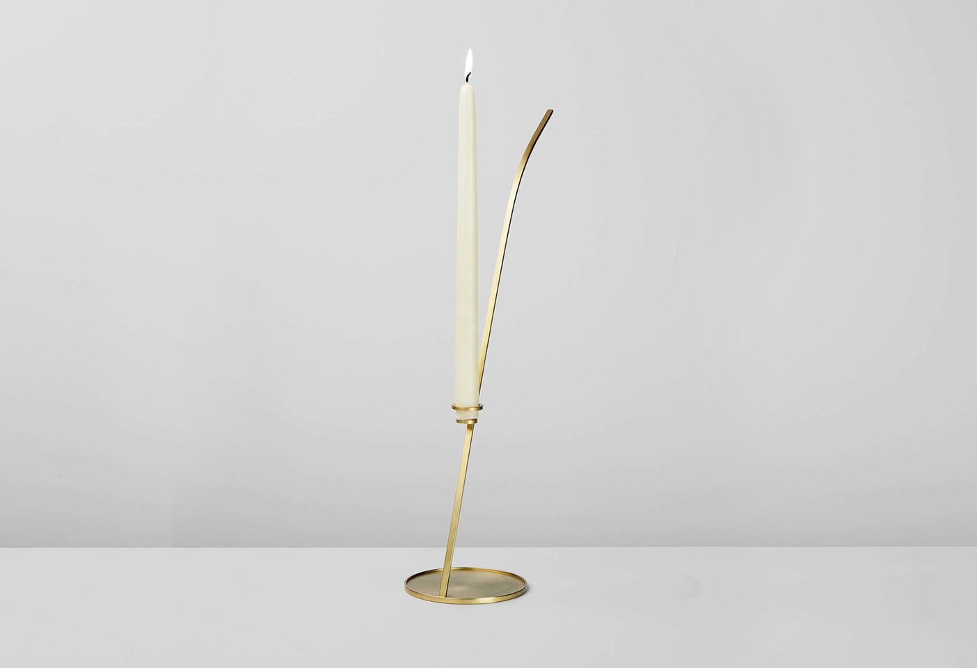 The Gambalunga lamp designed by Formafantasma for Roll & Hill is at once familiar and new, taking the traditions of the candlestick and revisiting them for the 21st century. Photo c/o Roll & Hill.