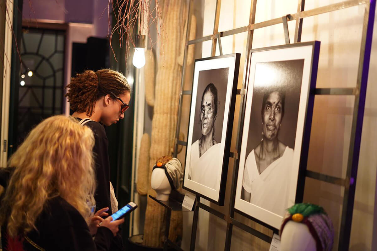 CLAN_UPSTAIRS_ARA_LUMIERE_0.09.09 2.jpg