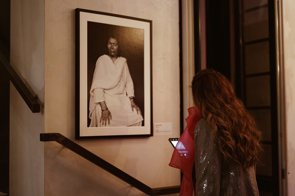 CLAN_UPSTAIRS_ARA_LUMIERE_0.09.09 4.jpg