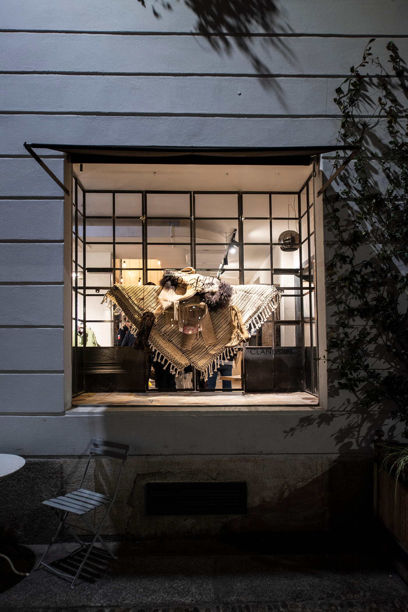 CLANUPSTAIRS_PASSIONBLANCHE_3.03840.jpg