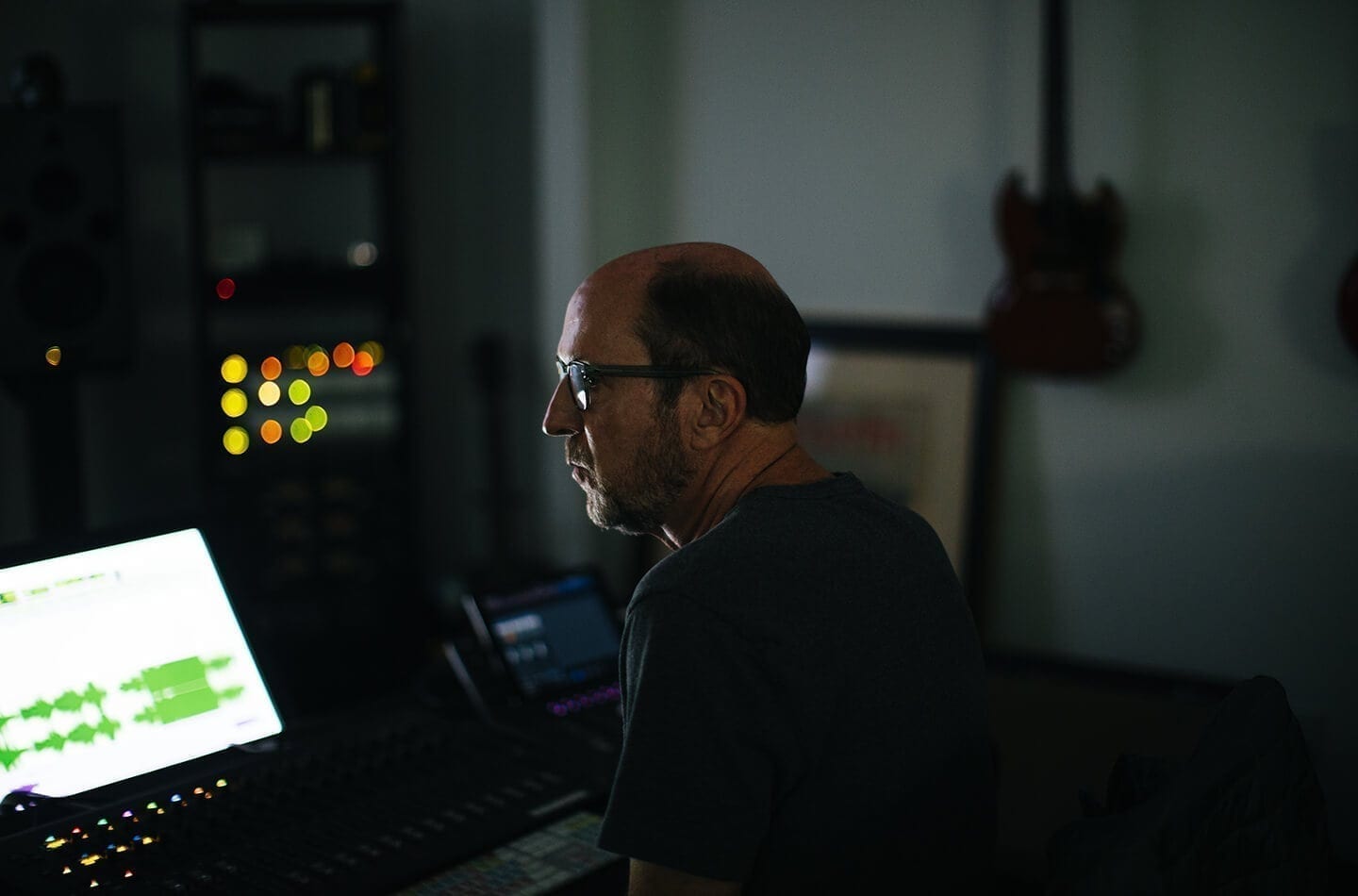 Academy Award-winning re-recording engineer Chris Jenkins (Mad Max: Fury Road) is one of the sound creators on the Sonos Soundboard, a panel of creative advisors that helps Sonos fine-tune the sound of speakers like Beam.