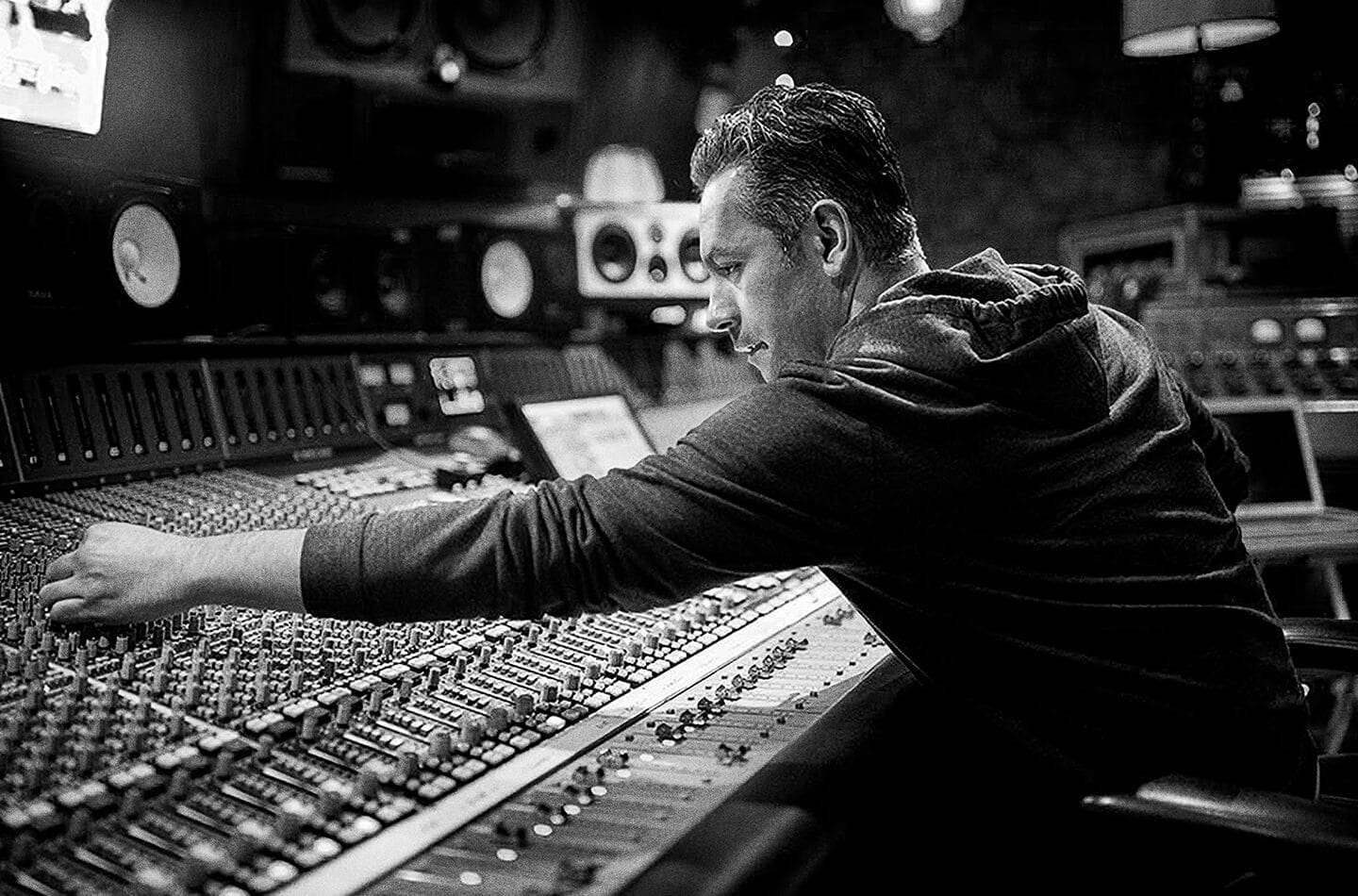 Grammy Award-winning music producer and Sonos Soundboard member Manny Marroquin.