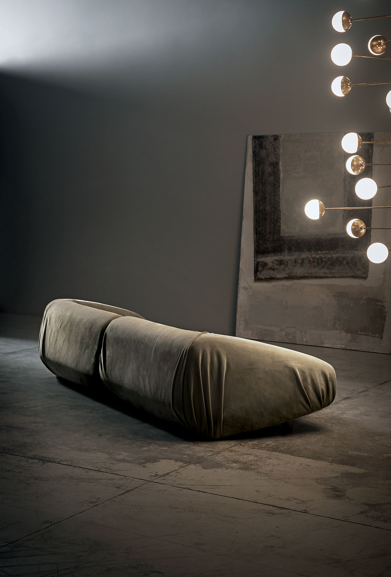 The Fold sofa conceals its support at the back. Designed by Vincenzo De Cotiis. Photo c/o Baxter. 