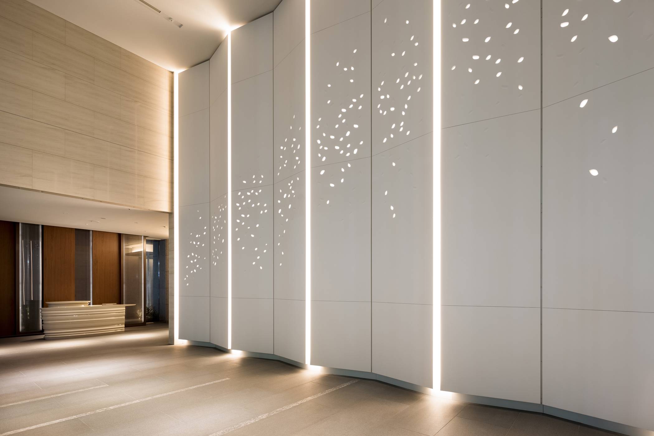 The Ascott Marunouchi Tokyo defines luxury through texture, with wood, stone and natural fabrics that go back to the basics.