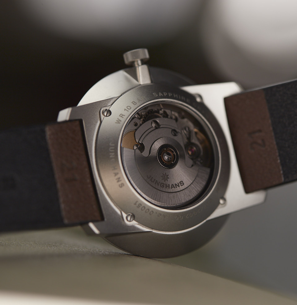 FORM A Titan Smoked Display Case Back