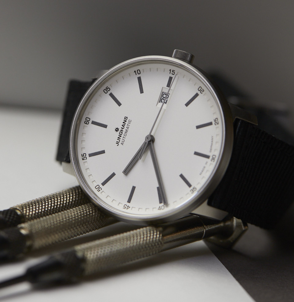 FORM A Titan Flat Sapphire Crystal